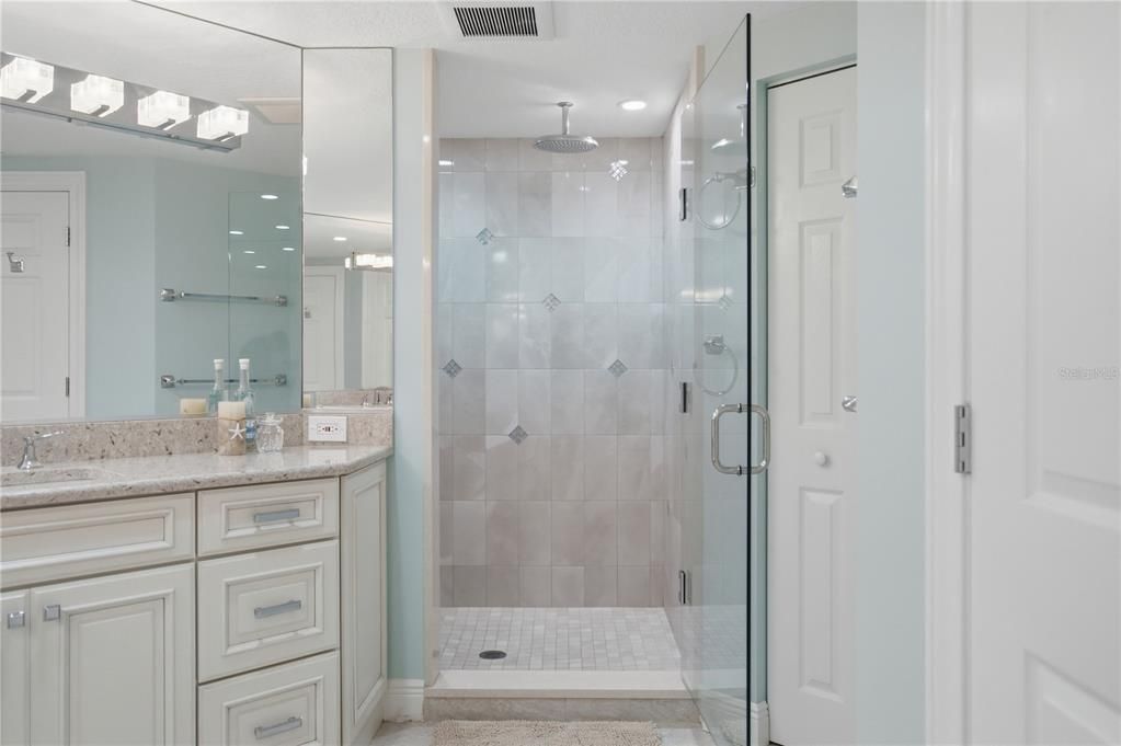 Active With Contract: $2,325,000 (3 beds, 3 baths, 2227 Square Feet)