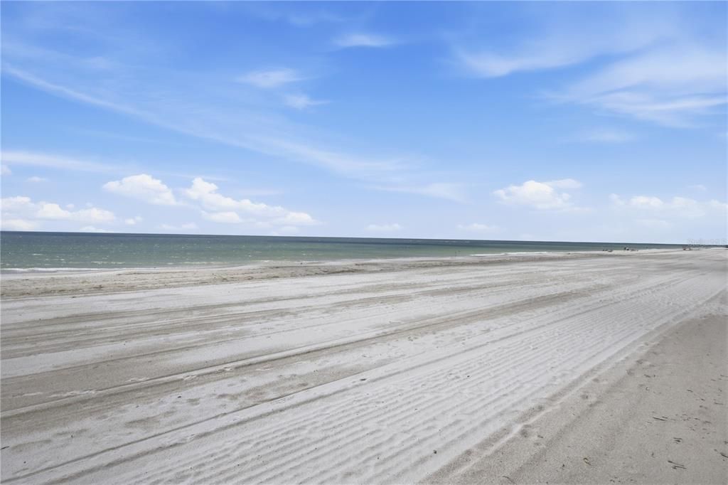 Active With Contract: $2,325,000 (3 beds, 3 baths, 2227 Square Feet)
