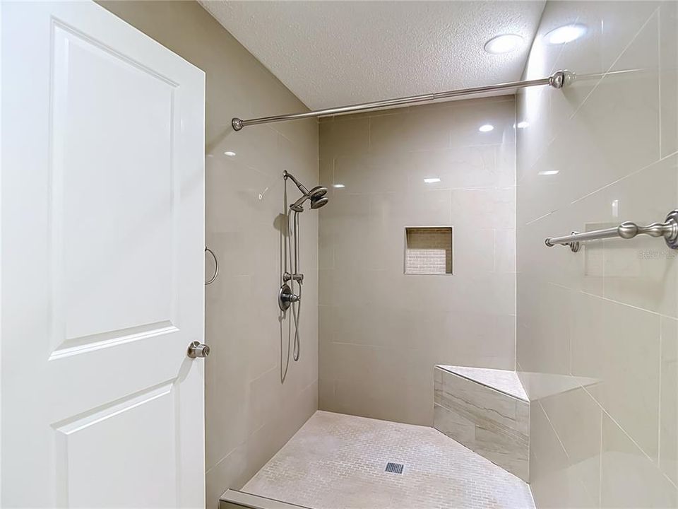 En Venta: $574,900 (3 camas, 2 baños, 1812 Pies cuadrados)