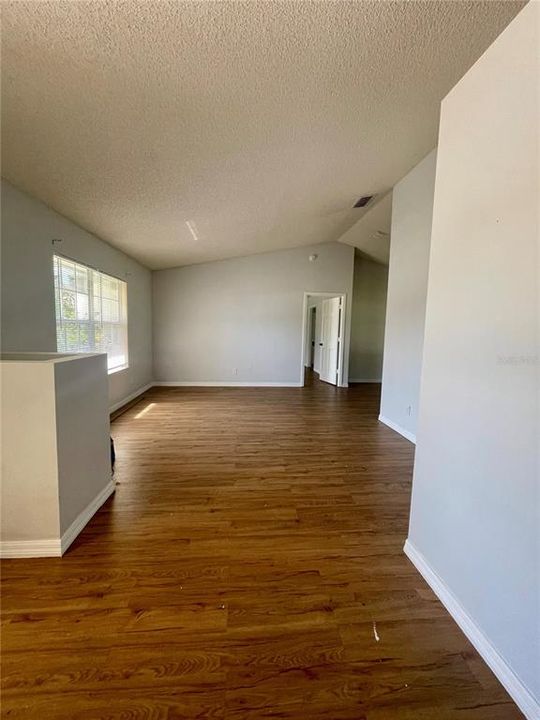 For Rent: $2,100 (3 beds, 2 baths, 1731 Square Feet)