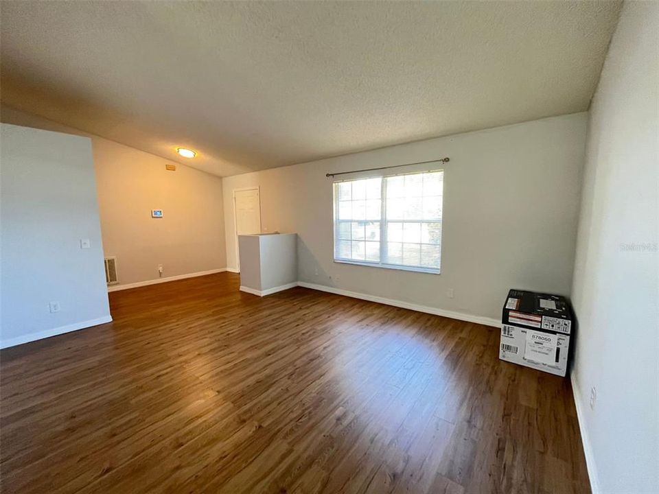 For Rent: $2,100 (3 beds, 2 baths, 1731 Square Feet)