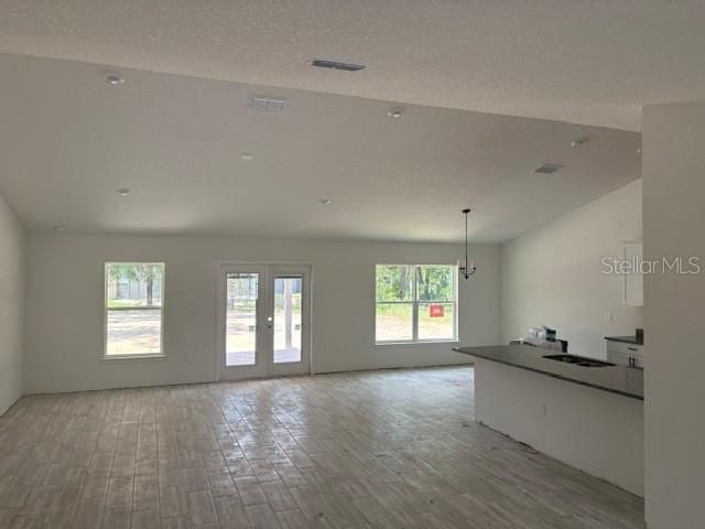 En Venta: $392,450 (4 camas, 2 baños, 2557 Pies cuadrados)