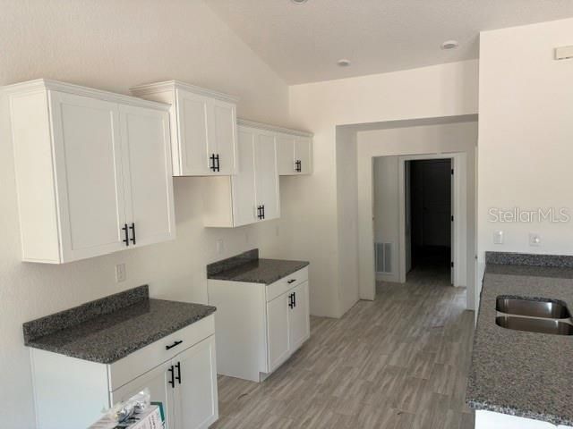 En Venta: $392,450 (4 camas, 2 baños, 2557 Pies cuadrados)