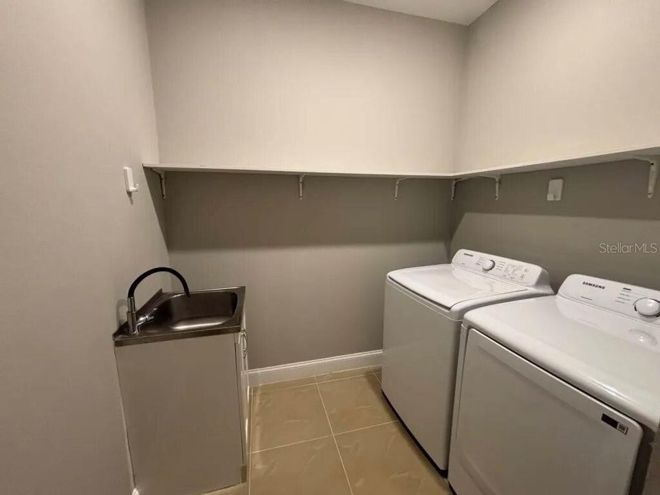 En Renta: $2,600 (4 camas, 2 baños, 2224 Pies cuadrados)