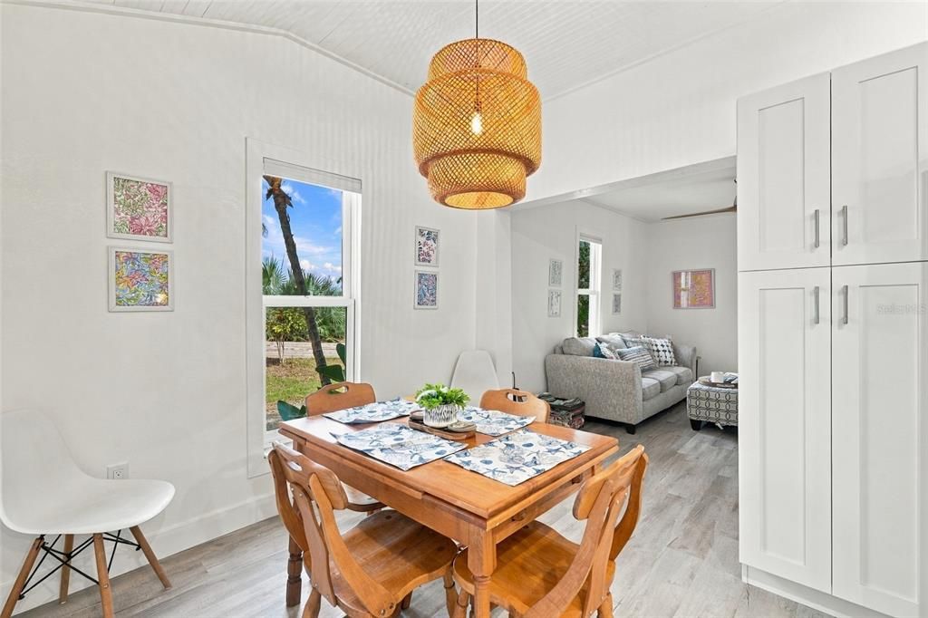 En Venta: $548,925 (2 camas, 2 baños, 1127 Pies cuadrados)