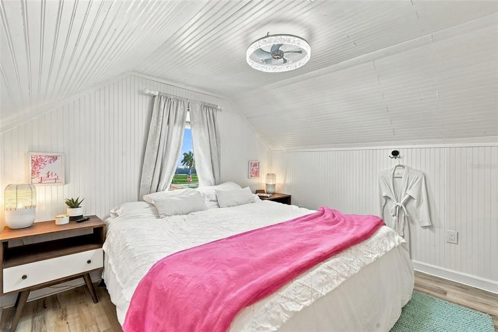 En Venta: $548,925 (2 camas, 2 baños, 1127 Pies cuadrados)
