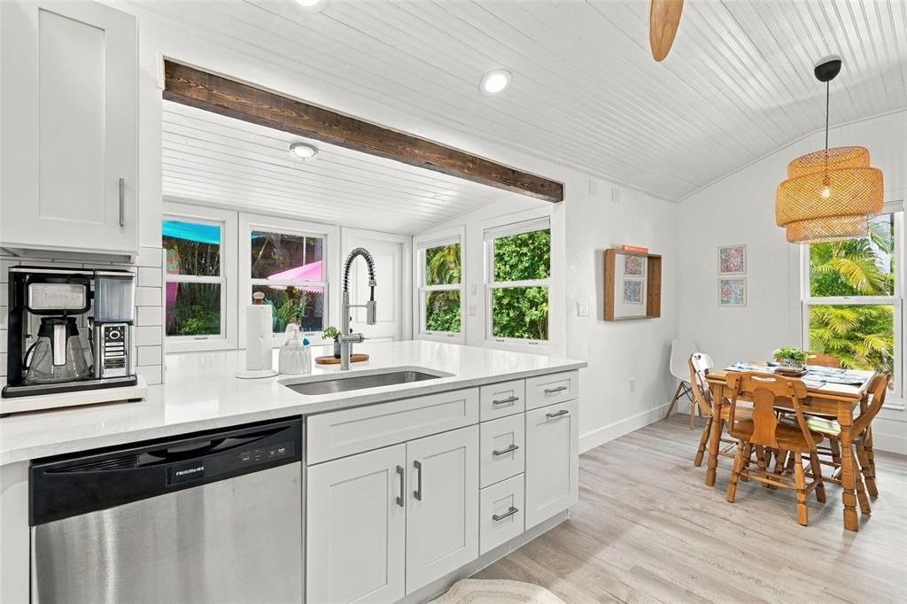 En Venta: $548,925 (2 camas, 2 baños, 1127 Pies cuadrados)