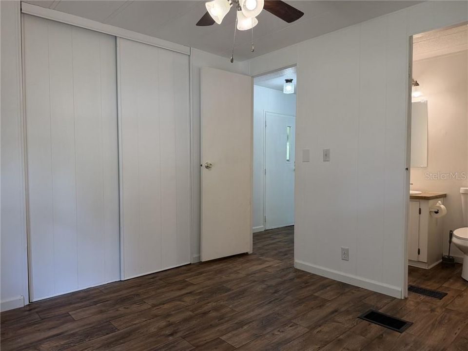 For Sale: $139,900 (2 beds, 2 baths, 840 Square Feet)