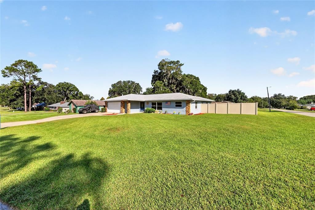 For Sale: $299,999 (3 beds, 2 baths, 1407 Square Feet)