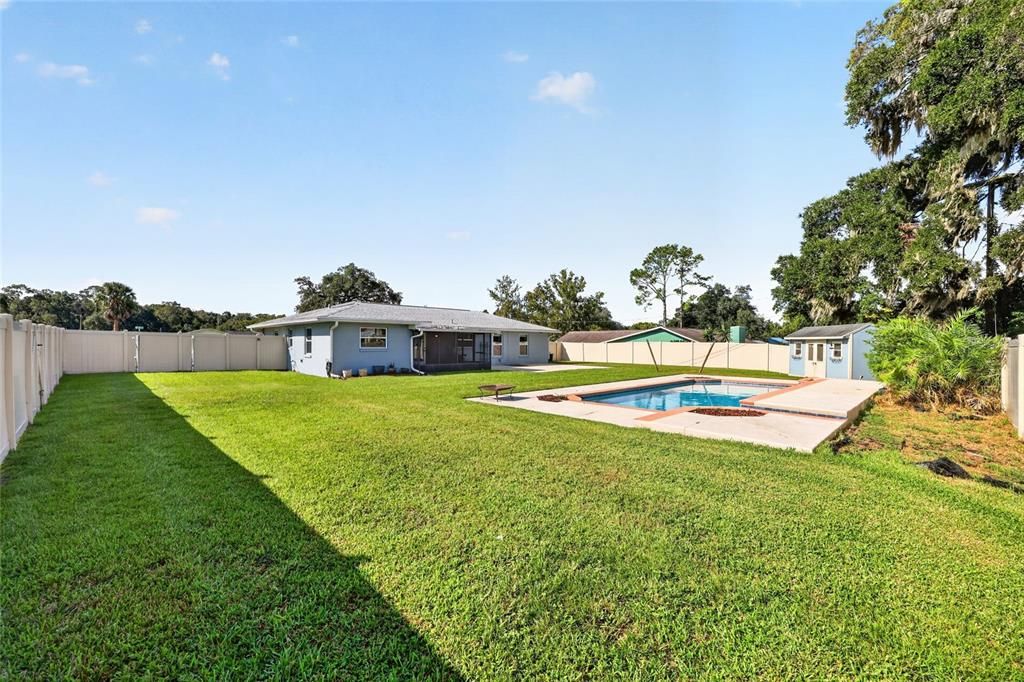 For Sale: $299,999 (3 beds, 2 baths, 1407 Square Feet)