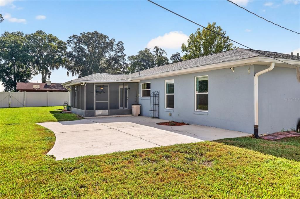 For Sale: $299,999 (3 beds, 2 baths, 1407 Square Feet)