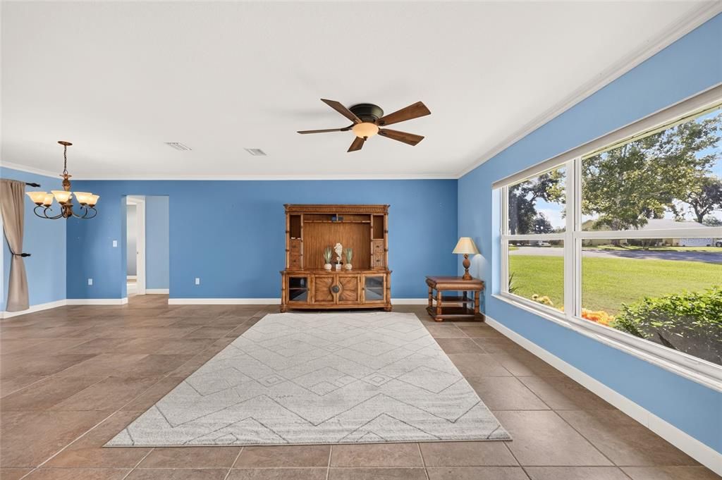 For Sale: $299,999 (3 beds, 2 baths, 1407 Square Feet)