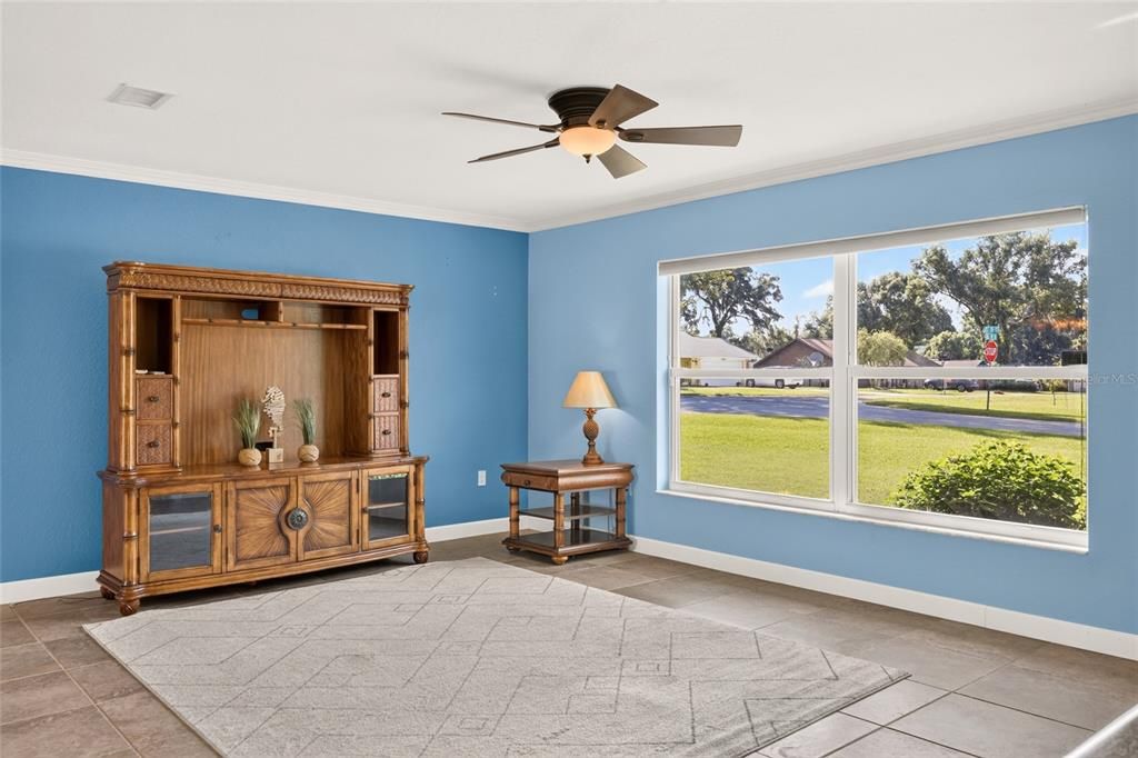 For Sale: $299,999 (3 beds, 2 baths, 1407 Square Feet)