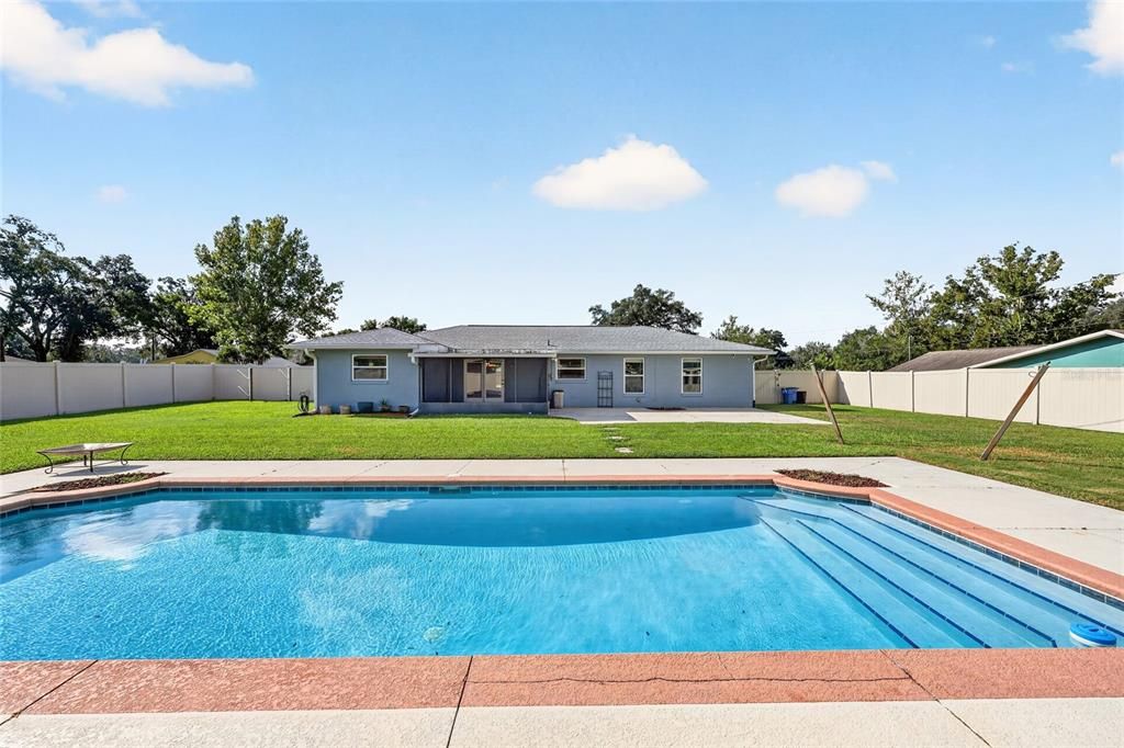 For Sale: $299,999 (3 beds, 2 baths, 1407 Square Feet)