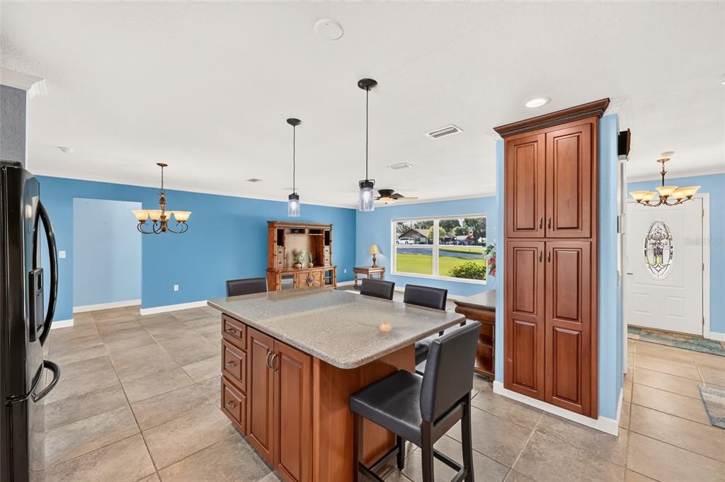 For Sale: $299,999 (3 beds, 2 baths, 1407 Square Feet)