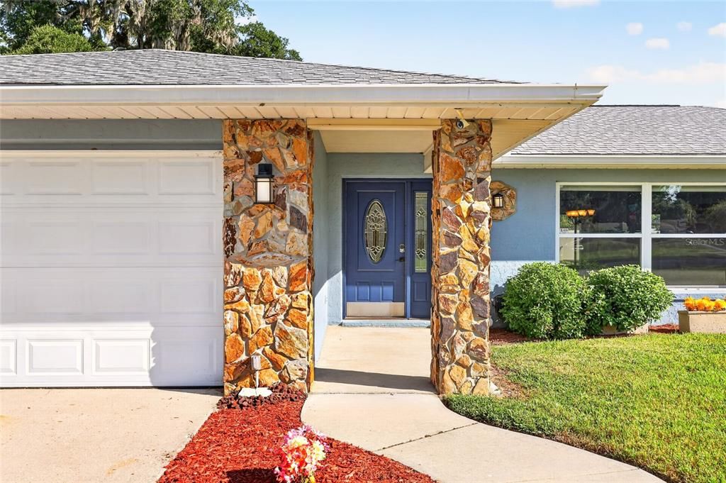 For Sale: $299,999 (3 beds, 2 baths, 1407 Square Feet)