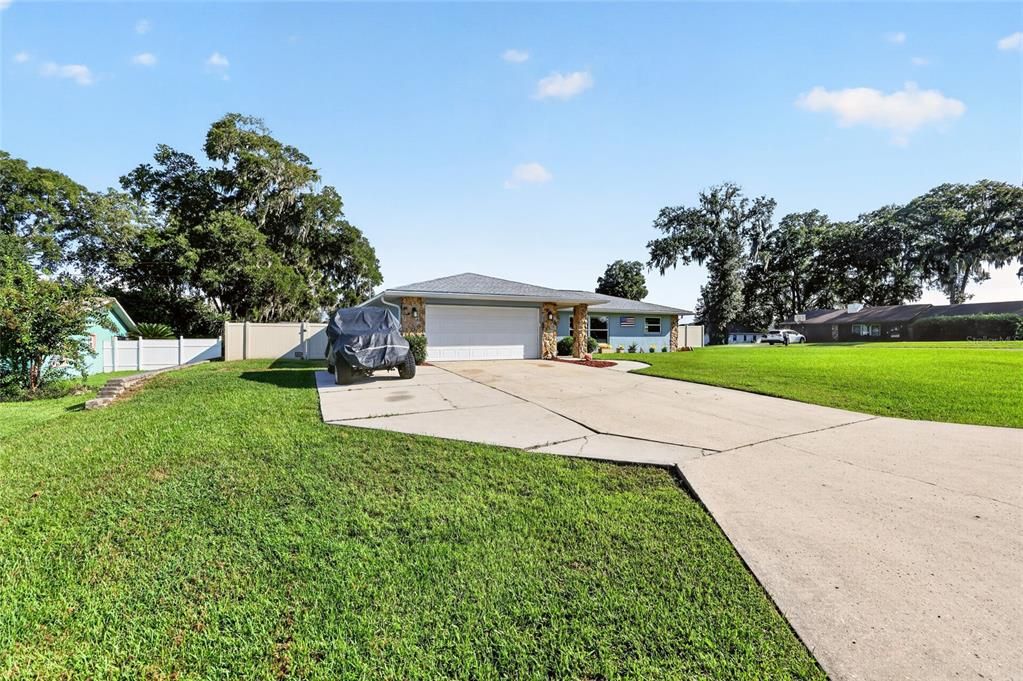 For Sale: $299,999 (3 beds, 2 baths, 1407 Square Feet)
