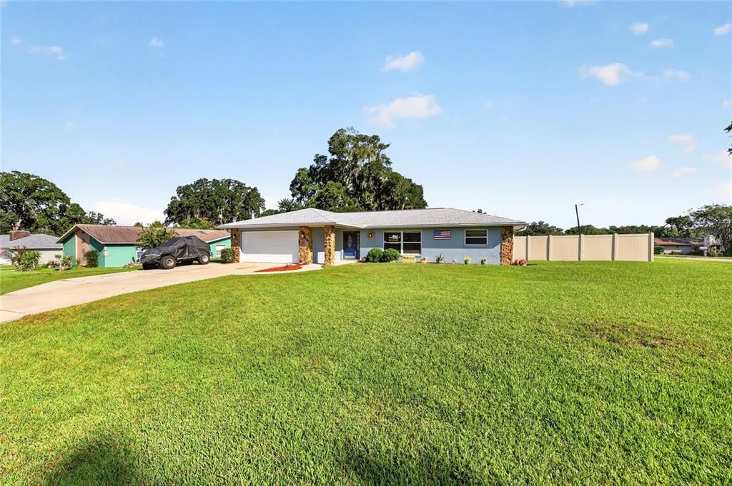 For Sale: $299,999 (3 beds, 2 baths, 1407 Square Feet)