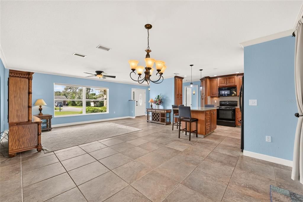 For Sale: $299,999 (3 beds, 2 baths, 1407 Square Feet)