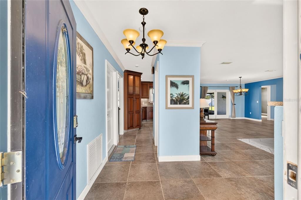 For Sale: $299,999 (3 beds, 2 baths, 1407 Square Feet)