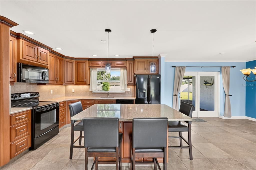For Sale: $299,999 (3 beds, 2 baths, 1407 Square Feet)
