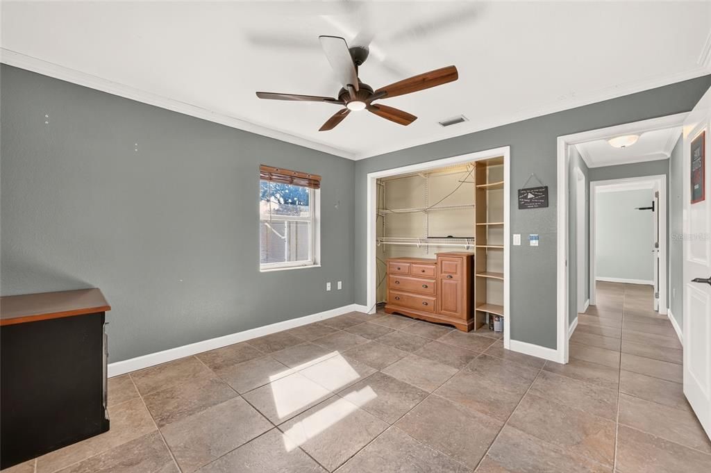 For Sale: $299,999 (3 beds, 2 baths, 1407 Square Feet)