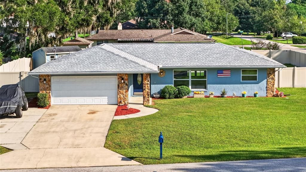 For Sale: $299,999 (3 beds, 2 baths, 1407 Square Feet)