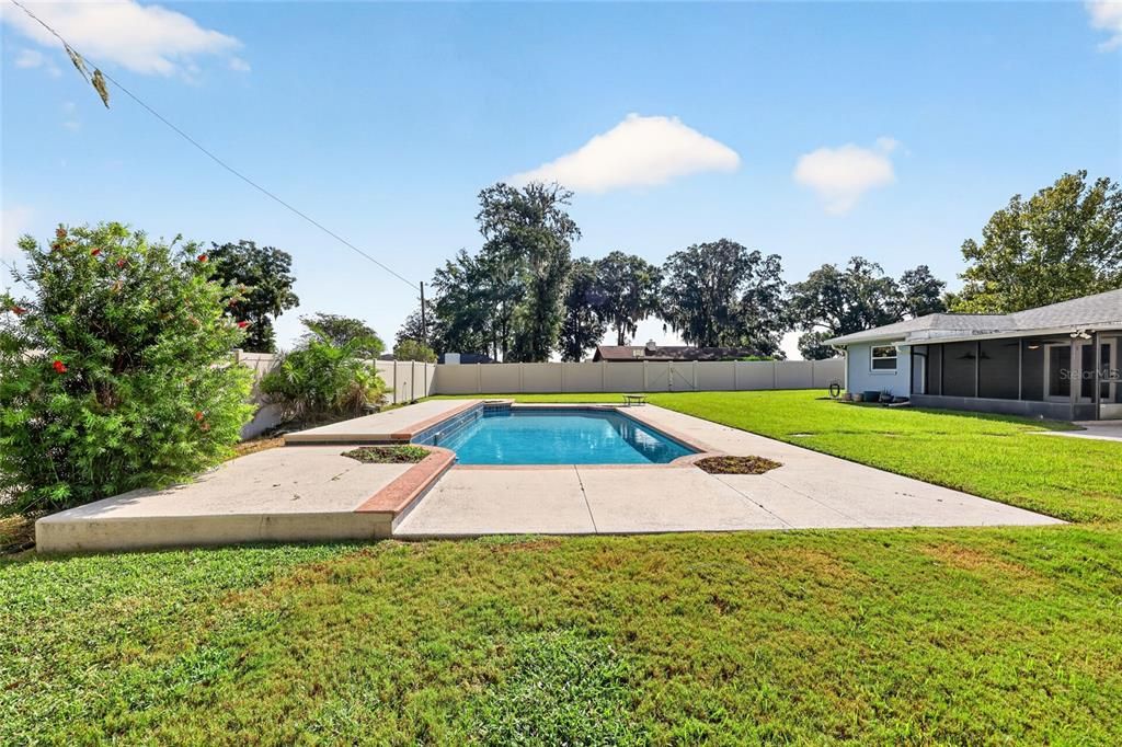 For Sale: $299,999 (3 beds, 2 baths, 1407 Square Feet)