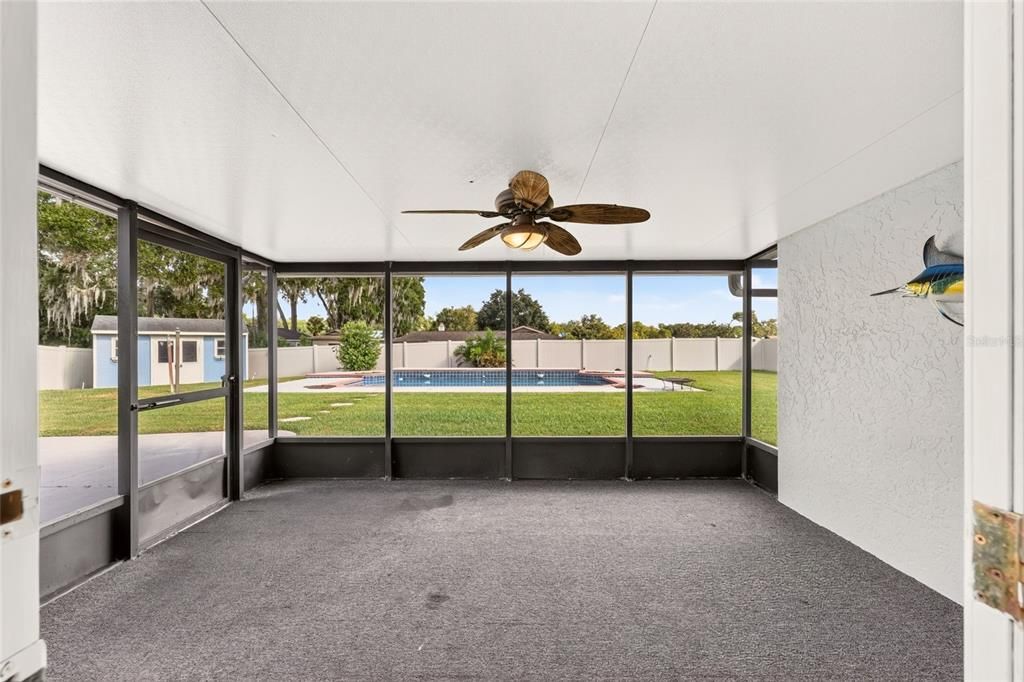 For Sale: $299,999 (3 beds, 2 baths, 1407 Square Feet)