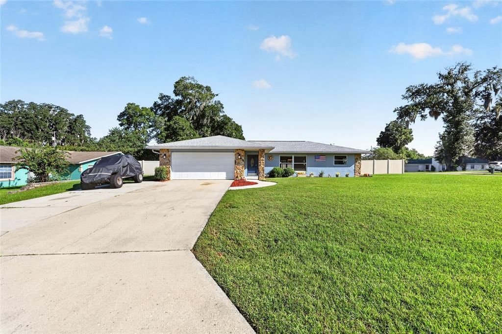For Sale: $299,999 (3 beds, 2 baths, 1407 Square Feet)