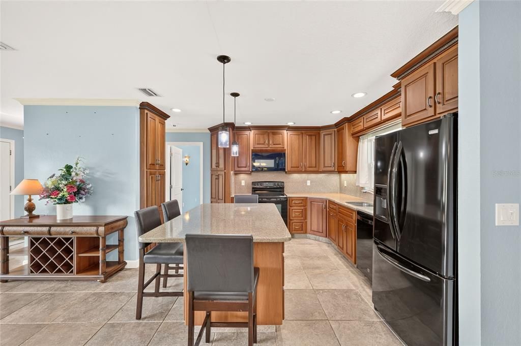 For Sale: $299,999 (3 beds, 2 baths, 1407 Square Feet)