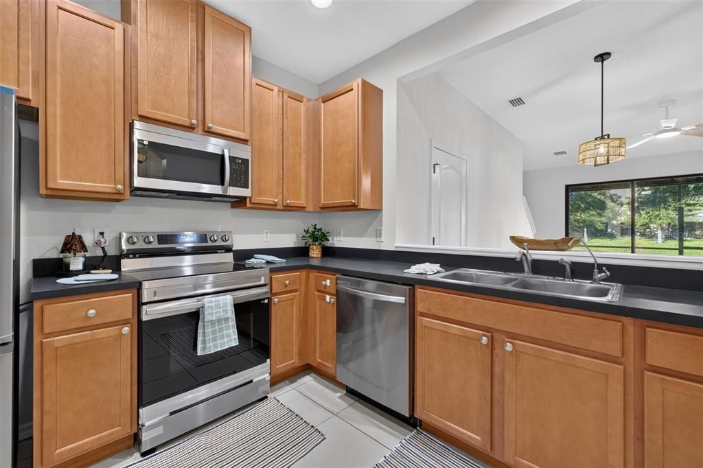 For Sale: $330,000 (3 beds, 2 baths, 1444 Square Feet)