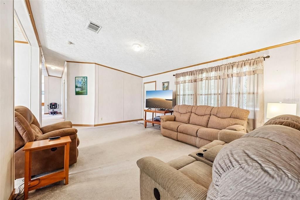 For Sale: $340,000 (4 beds, 2 baths, 2280 Square Feet)