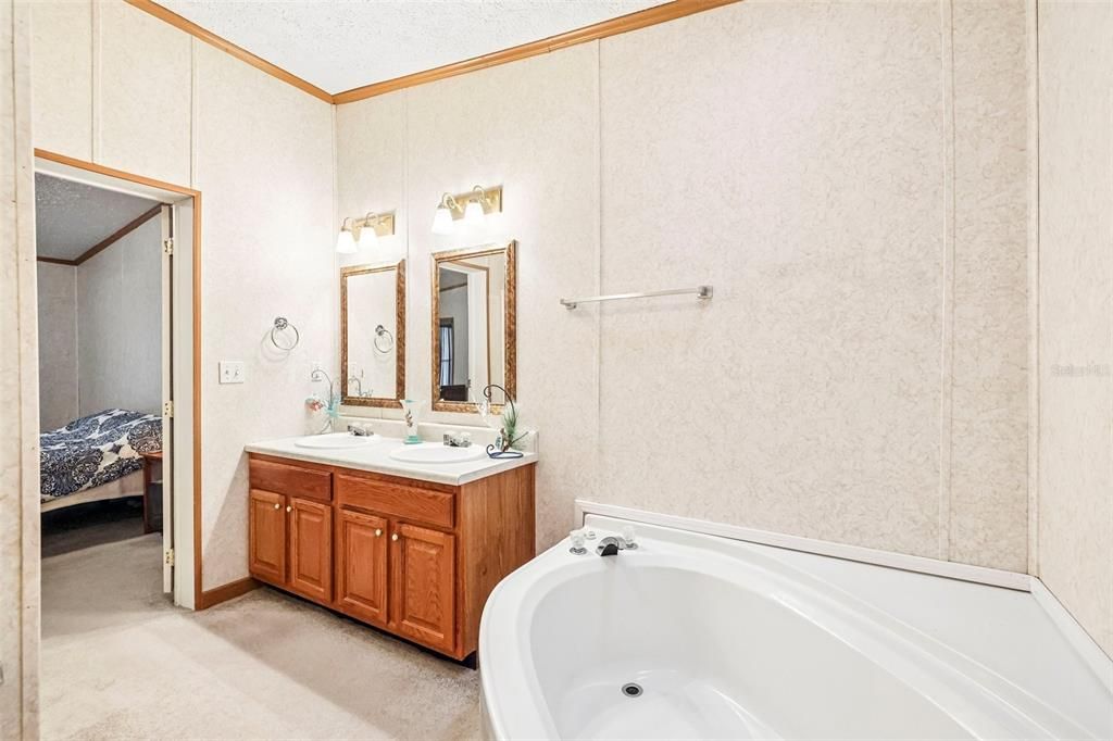 For Sale: $340,000 (4 beds, 2 baths, 2280 Square Feet)