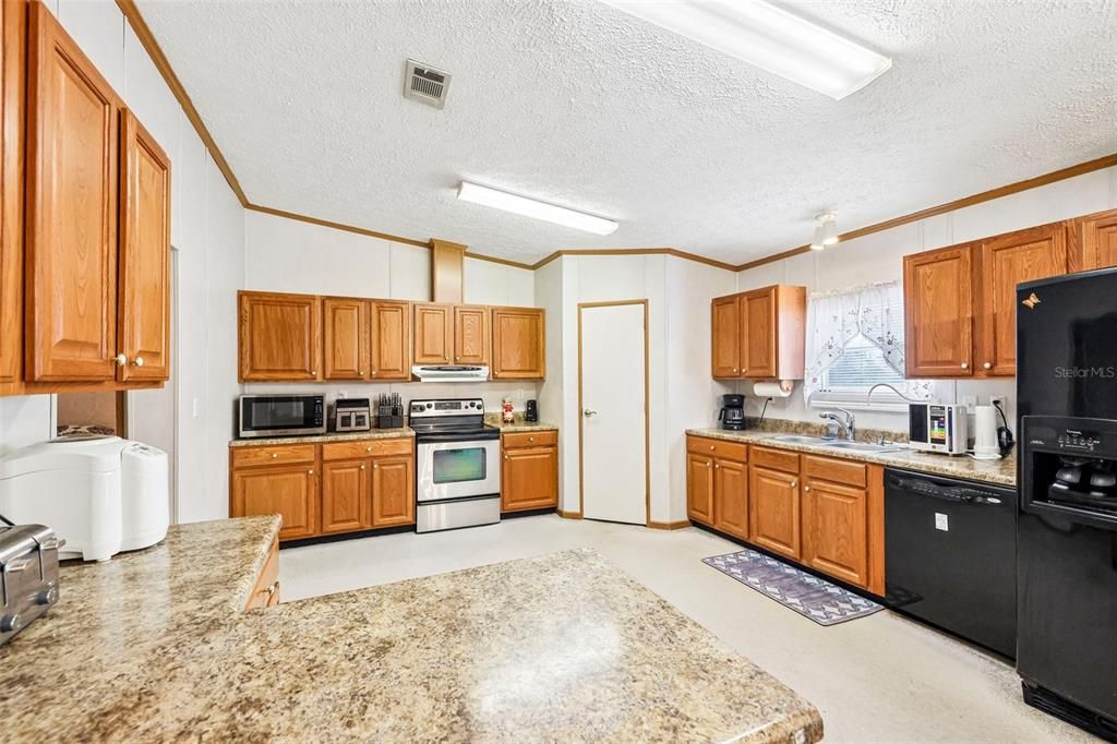 For Sale: $340,000 (4 beds, 2 baths, 2280 Square Feet)