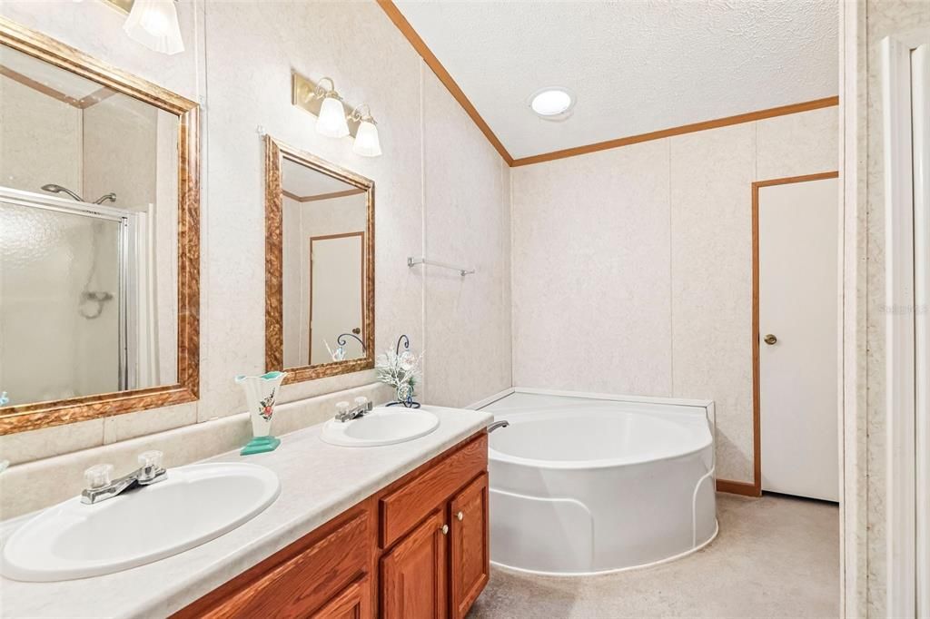 For Sale: $340,000 (4 beds, 2 baths, 2280 Square Feet)