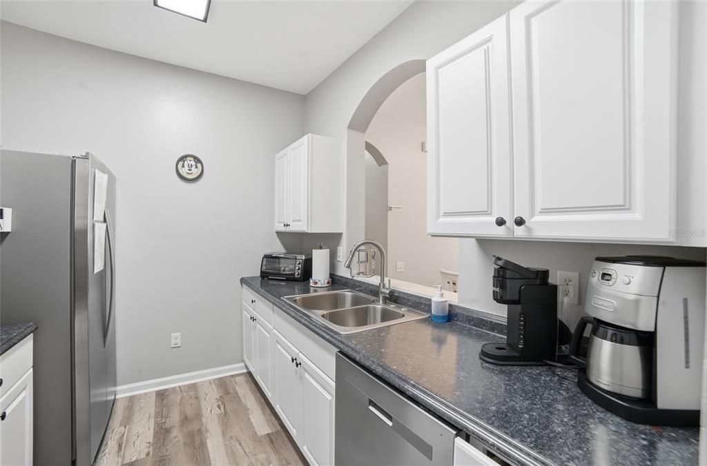For Sale: $245,000 (3 beds, 2 baths, 1402 Square Feet)
