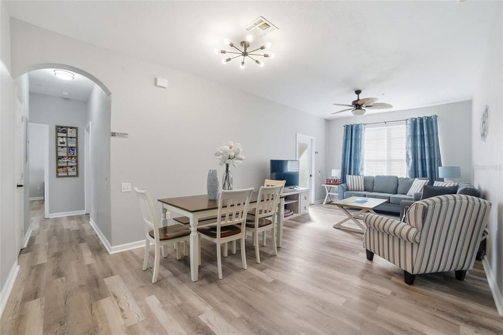 For Sale: $245,000 (3 beds, 2 baths, 1402 Square Feet)