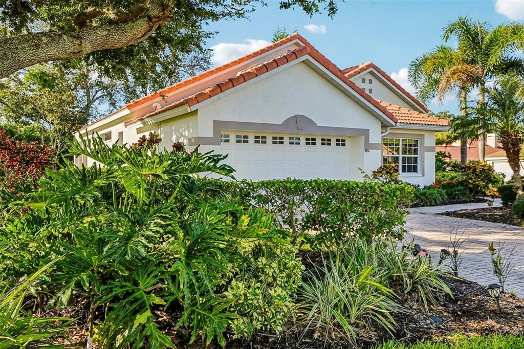 For Sale: $589,000 (3 beds, 2 baths, 2075 Square Feet)