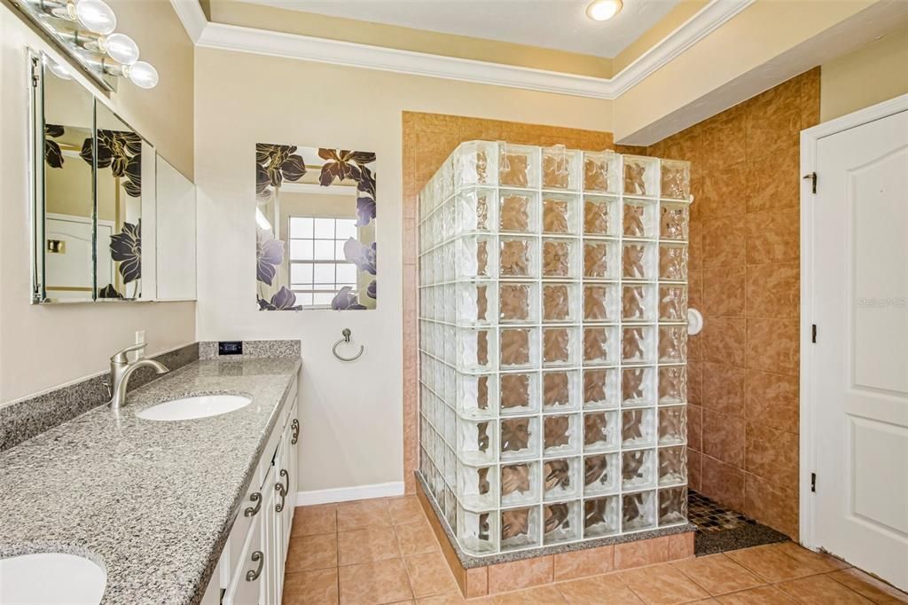For Sale: $589,000 (3 beds, 2 baths, 2075 Square Feet)