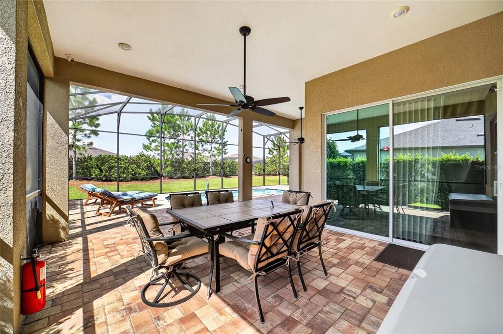 En Venta: $675,000 (3 camas, 3 baños, 2892 Pies cuadrados)