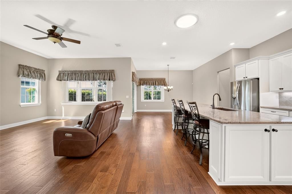 En Venta: $675,000 (3 camas, 3 baños, 2892 Pies cuadrados)