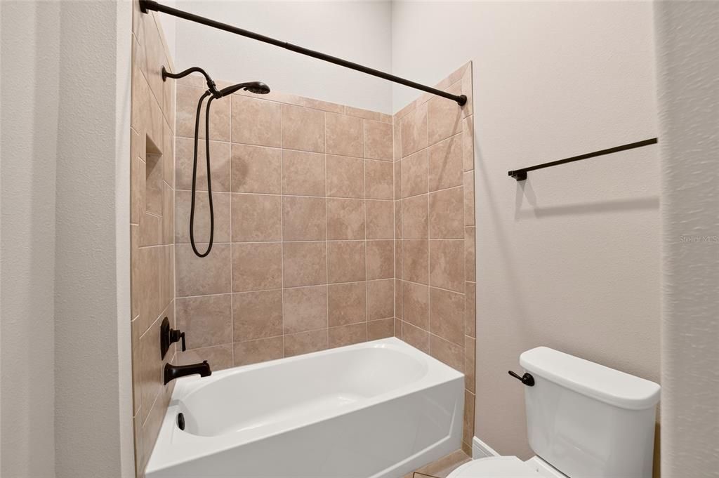En Venta: $675,000 (3 camas, 3 baños, 2892 Pies cuadrados)