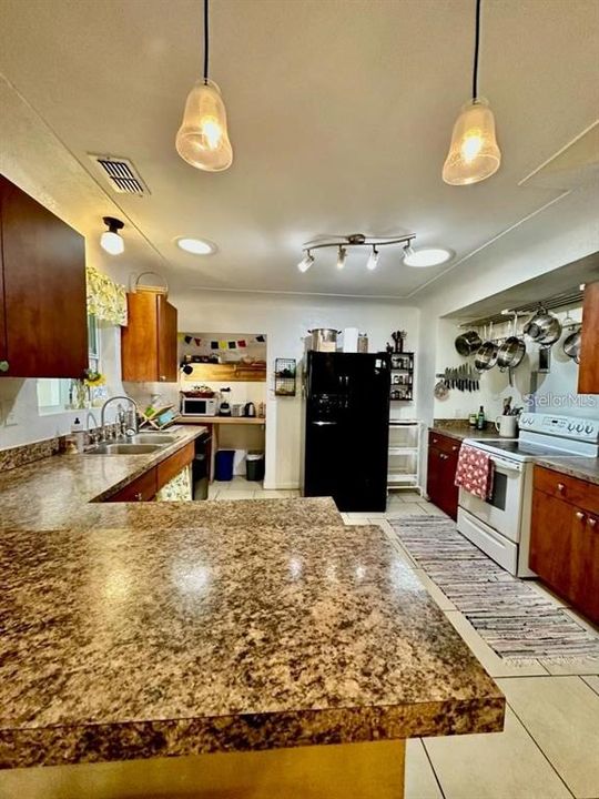 For Sale: $749,000 (7 beds, 0 baths, 3312 Square Feet)