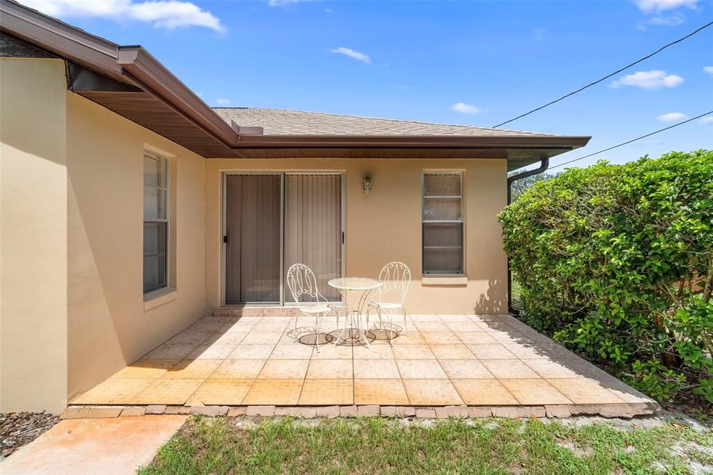 En Venta: $355,000 (4 camas, 2 baños, 2105 Pies cuadrados)