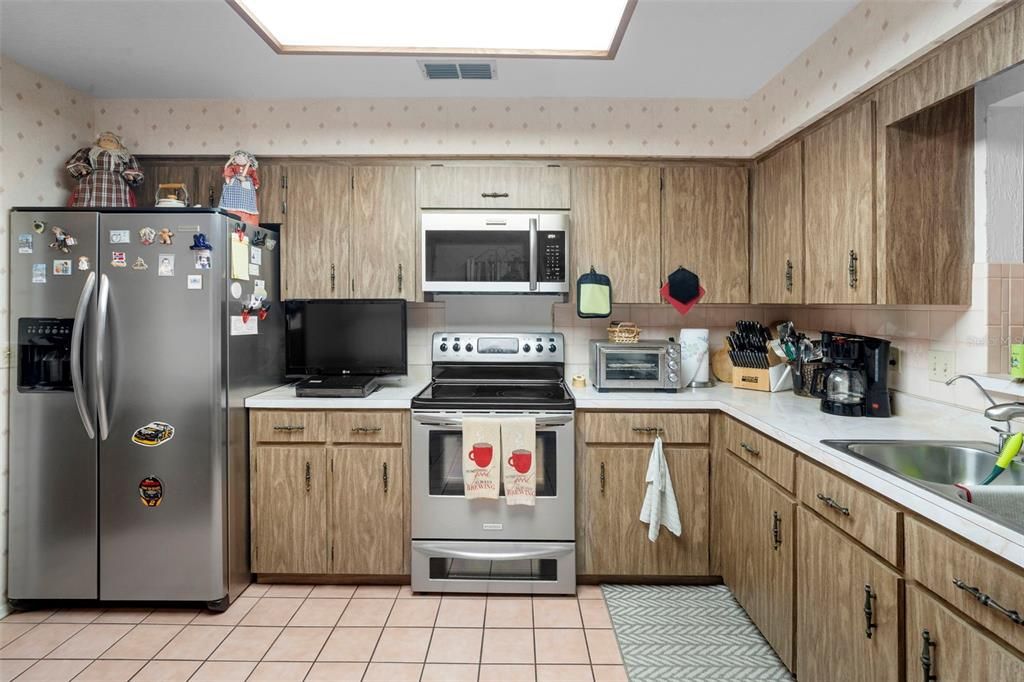 En Venta: $355,000 (4 camas, 2 baños, 2105 Pies cuadrados)