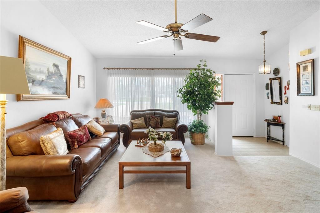 En Venta: $355,000 (4 camas, 2 baños, 2105 Pies cuadrados)