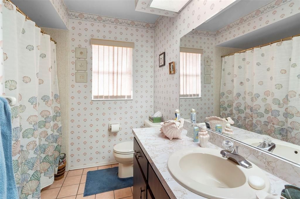 En Venta: $355,000 (4 camas, 2 baños, 2105 Pies cuadrados)