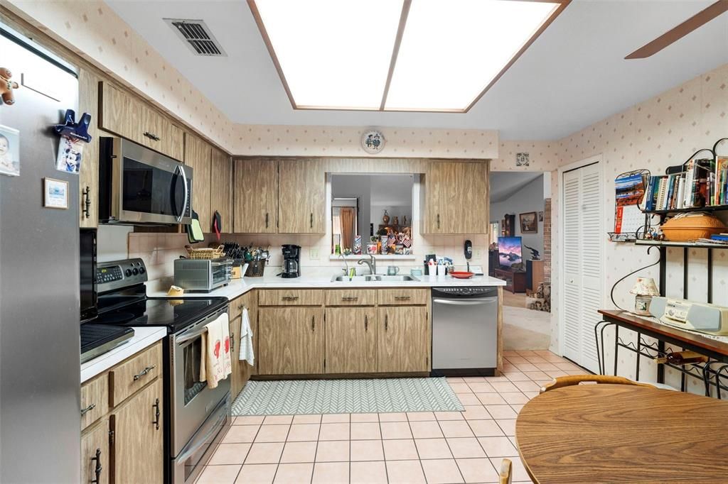 En Venta: $355,000 (4 camas, 2 baños, 2105 Pies cuadrados)