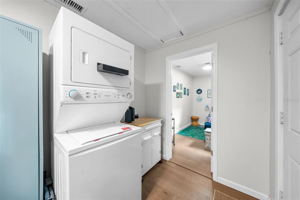 На продажу: $239,000 (2 спален, 1 ванн, 806 Квадратных фут)